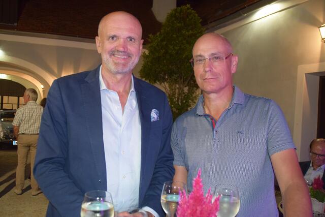 ORF-Landesdirektor Werner Herics und Werner Blohmann waren auch unter den Premierengäste zu finden.  | Foto: Elisabeth Kloiber