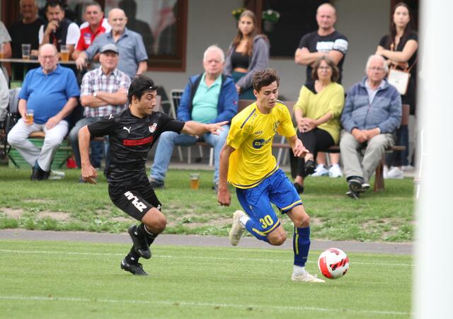 Torschütze und ständiger Unruheherd: Paulo Rossetti von der SPG Silz/Mötz (rechts). | Foto: sortszene.tirol/Leitner