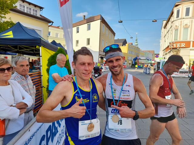 Tobias Schreindl (li.) und Marcus Reischauer liefen auf Platz eins und zwei.  | Foto: Mario Friedl