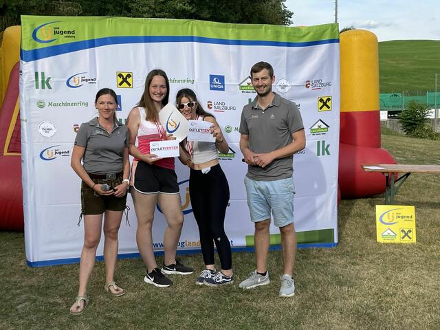 Das Team der Landjugend Köstendorf mit Maria-Sophie Schierl &amp; Sophia Klampferschlug sich am besten und sicherte sich den ersten Platz. Der Preis für die Erstplatzierten war eine Lederhose vom Spieth &amp; Wensky Shop im Outlet Center Eben. | Foto: Landjugend Salzburg