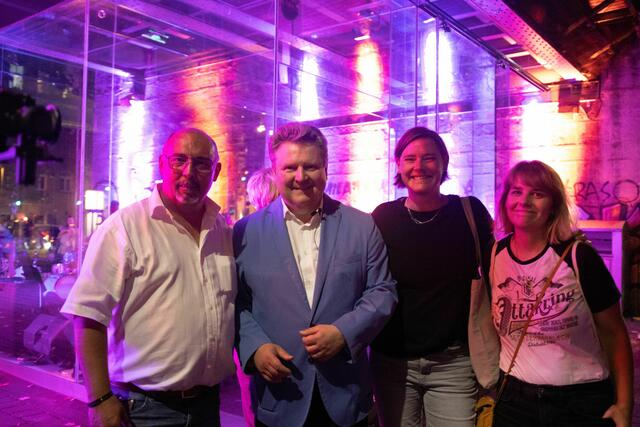 Unterwegs am Gürtel Nightwalk 2022: Hernals Bezirksvorsteher Peter Jagsch, Bürgermeister Michael Ludwig, Gemeinderätin Stefanie Vasold und SPÖ Ottakring Bezirksgeschäftsführerin Stefanie Lamp (v.l.) | Foto: Matthias Lechner