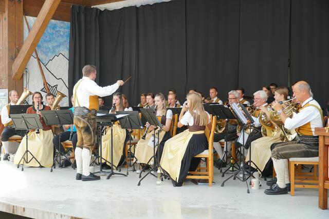 Die Uttendorfer Trachtenmusikkapelle sorgte unter anderem für traditionelle Pinzgauer Klänge. | Foto: TVB Uttendorf Weißsee/Thämlitz-Höllerer