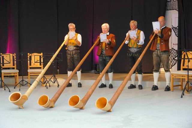 Die Alphornbläser versetzten die Gäste in Staunen... | Foto: TVB Uttendorf Weißsee/Thämlitz-Höllerer