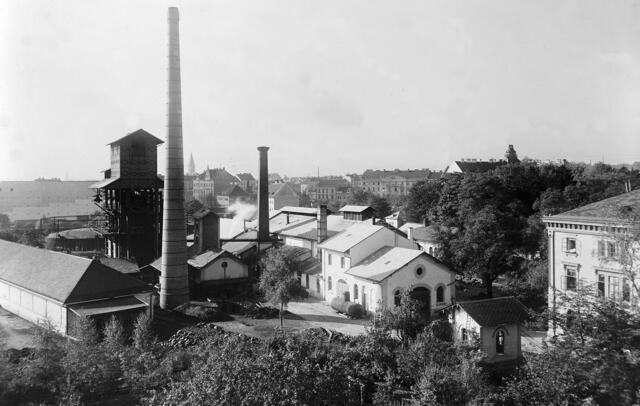 Damals 1920er Jahre: Gaswerk in der Kaplanhofstraße
 In den Jahren 1857/58 errichtete die private Allgemeine Österreichische Gasgesellschaft in Triest auf dem Areal Gruberstraße – Kaplanhofstraße ein Gaswerk. 1913 erwarb die Stadt Linz das Werk und baute es aus. Durch den Bau der großen Eisenindustrie und der Kokerei während der NS-Zeit war die städtische Gaserzeugung überflüssig geworden. Der Betrieb an der Kaplanhofstraße wurde im Jahr 1957 eingestellt. | Foto: Archiv der Stadt Linz