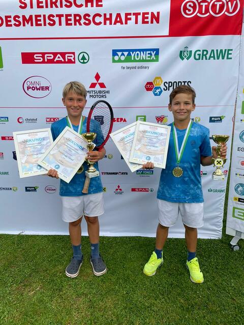 Lionel Frießnegg (l.) und Noah Taxacher gewannen das U12-Doppel. | Foto: STTV