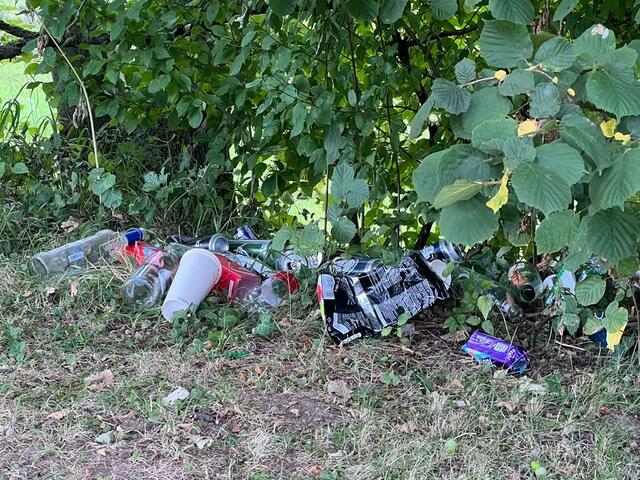 Müll in Lengfelden - Anrainer vermuten das Asylsuchende diesen zurückgelassen haben. | Foto: Anonyme Anrainerin