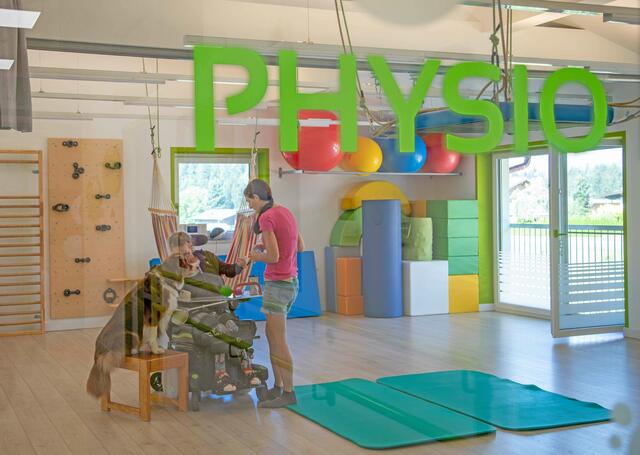 "Schritt für Schritt" zählt zu jenen Projekten, die als “Ort des Respekts” 2022 nominiert wurden. Geboten werden in Schwoich unter anderem Physiotherapien.  | Foto: Birgit Schwaighofer