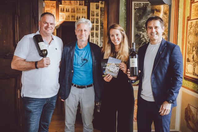 Heinz Frischengruber (Kellermeister), Florian Scheuba (Kabarettist), Stefanie Tomaschitz (Eventabteilung), Roman Horvath (Weingutsleitung) | Foto: DW