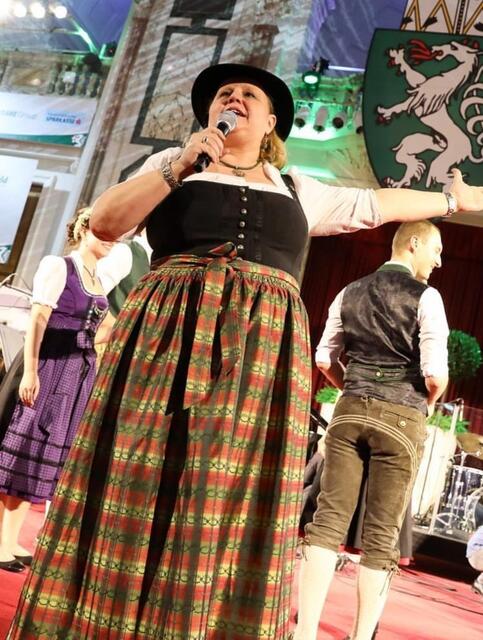 Claudia Eichler wird am 5. September am Gadollaplatz schon einmal alle Tanzbegeisterten anleiten. | Foto: Tanzschule Eichler
