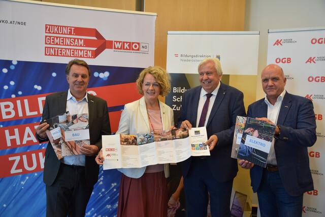 Wolfgang Ecker (WKNÖ), LR Christiane Teschl-Hofmeister, Johann Heuras (Bildungsdirektion), Markus Wieser (AKNÖ) | Foto: Schrefl