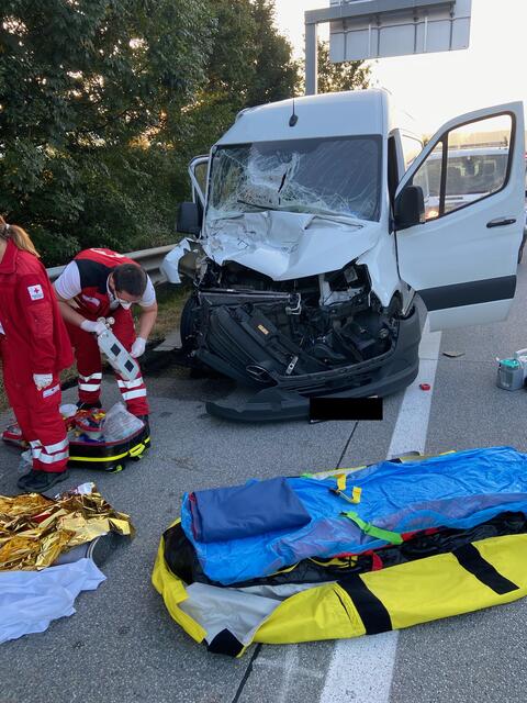 Laut Asfinag (Webcame) hat sich der Stau auf der Tauernautobahn A10 bei Puch/Urstein nach einem Verkehrsunfall wieder aufgelöst. | Foto: Rotes Kreuz Salzburg
