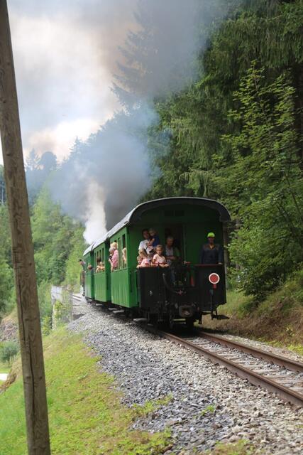 Die nostalgische Dampflok soll einem Radweg weichen, eine Protestaktion setzt sich für den Erhalt der Bahn ein. | Foto: IG Feistritztalbahn