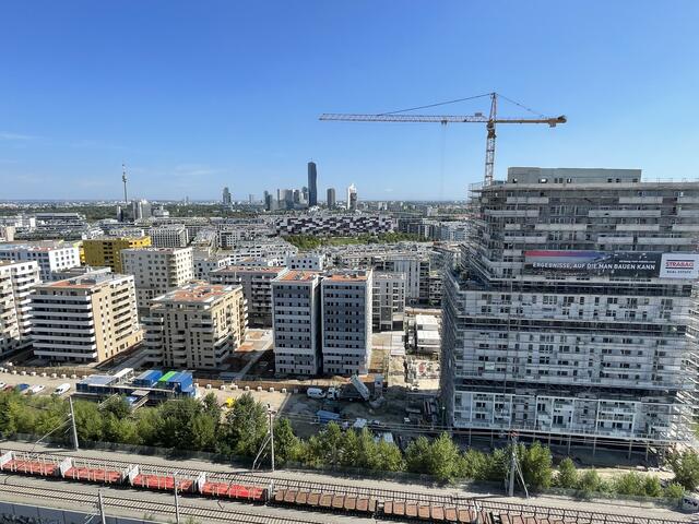 Wo in der Leopoldstadt einst der Nordbahnhof war, befindet sich nun eines der größten Stadtentwicklungsgebiete Wiens. Bis 2026 sollen dort rund 20.000 Menschen ein neues Zuhause finden.  | Foto: Kathrin Klemm