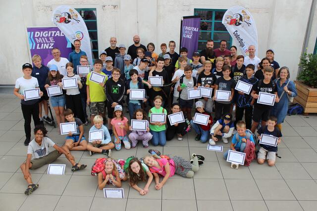 50 Kinder und Jugendliche lernten an fünf Tagen im August in Workshops Programmieren, Löten und Schweißen. | Foto: digital-mile