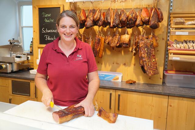 Tamara Bartl führt den Bauernladen im Reuttener Untermarkt mit viel Liebe. | Foto: Reichel