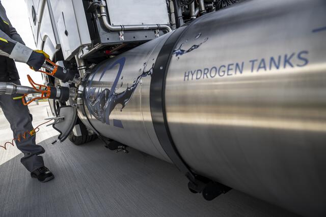 Die SAG entwickelte gemeinsam mit Daimler Truck ein bauraumoptimiertes LH2-Tanksystem. Die SAG möchte diese Kryotanks weltweit vertreiben. | Foto: Daimler Truck