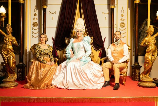 Die "Queen of Love" Olivia Jones regiert bei "Love is King" über die Liebe. | Foto: Joyn/ProSieben/Benjamin Kis