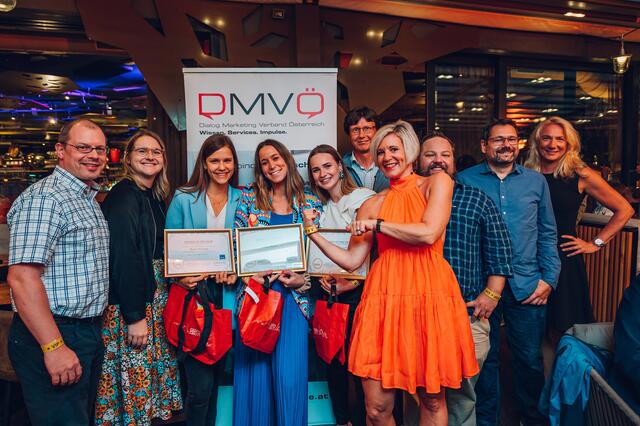 Bild: Gewinnerinnen des „Rookie of the Year“ 2022: Harald Wimmer (FH St. Pölten), Ruth-Emily Eckrieder (IKEA Österreich), Maria Schwarz, Sofia Buzzi, Agnes Haferl, Harald Rametsteiner (FH St. Pölten), Alexandra Vetrovsky-Brychta (DMVÖ Präsidentin, Prescreen), Timo Schmid (IKEA Österreich), Helmut Kammerzelt (FH St. Pölten), Sabine Gwiss (Leiterin der Geschäftsstelle DMVÖ) | Foto: DMVÖ / Niklas Schnaubelt