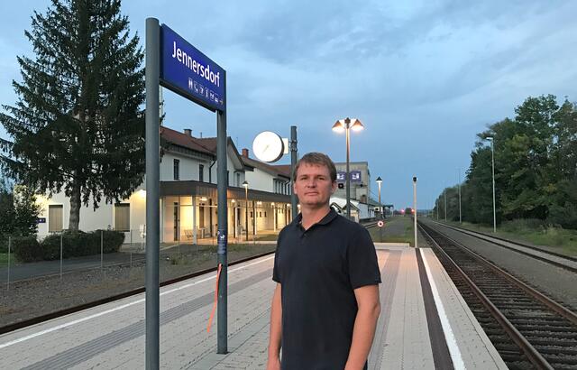 Bundesrat Bernhard Hirczy (ÖVP) freut sich über die Zusicherung von Verkehrsministerin Leonore Gewessler, die Steirische Ostbahn binnen fünf Jahren entscheidend auszubauen. | Foto: ÖVP