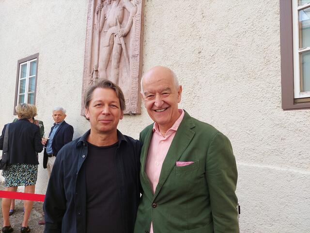 Peter Havlicek mit Hermann Döllerer auf der Burg.