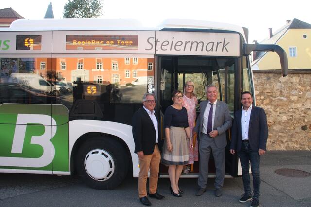 Einsteigen bitte: Peter Gspaltl (v.l.), Bgm. Elke Florian, 2. Landtagspräs. Gabriele Kolar, LH-Stv. Anton Lang und Bgm. Günther Reichhold. | Foto: Oblak