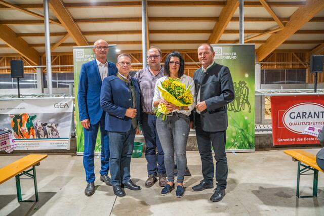 VP-Landesparteiobmann Anton Mattle, ÖVP-Klubobmann August Wöginger, Gastgeber Markus und Juliane Schiestl und Bauernbundobmann LHStv. Josef Geisler | Foto: Bauernbund