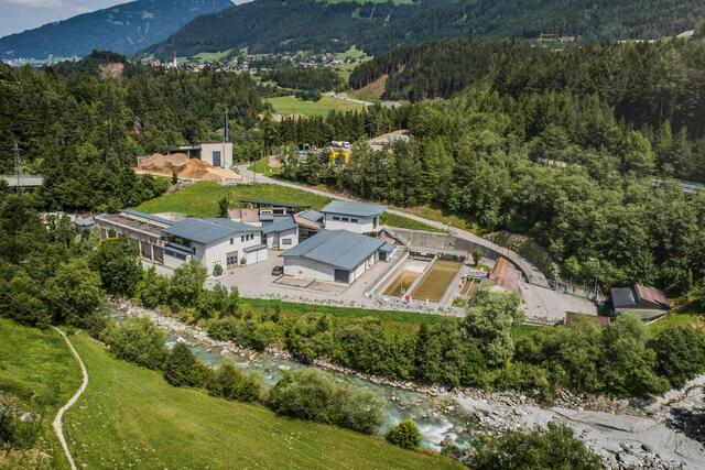 Auf dem Areal der Kläranlage wird eine Pumpstation errichtet, um die Stubaier Schmutzwässer über einen neuen Kanal nach Innsbruck schicken zu können. | Foto: Lukas Pfurtscheller