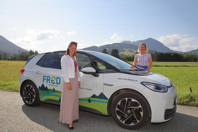 Alexandra Risslegger und Daniela Schelch helfen, wos sie können. (von links) | Foto: Krobath