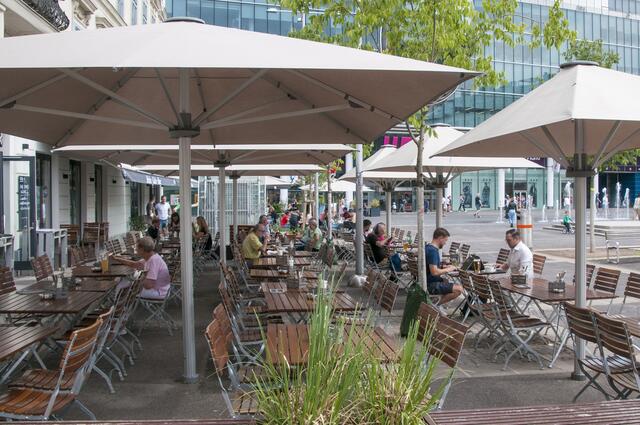 Rund 200 Gäste finden im Schanigarten Platz.