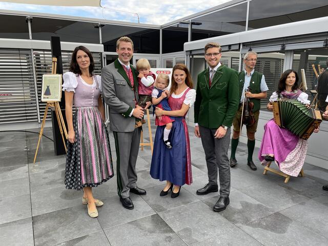Simon Koiner, GF Steirisches Heimatwerk mit Nadina, Linda, Valentin und Philipp Gady sowie Heimatwerkleiterin Anita Schmid. | Foto: B. Gady