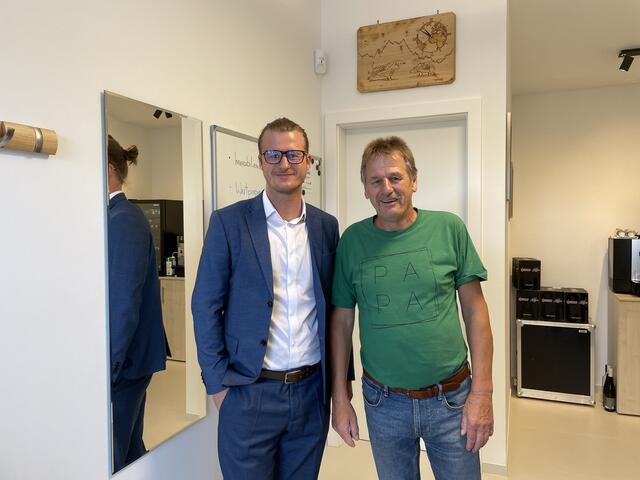 Der Papa von René Fahler half eifrig bei der Bewirtung der Gäste mit. | Foto: B.Gady