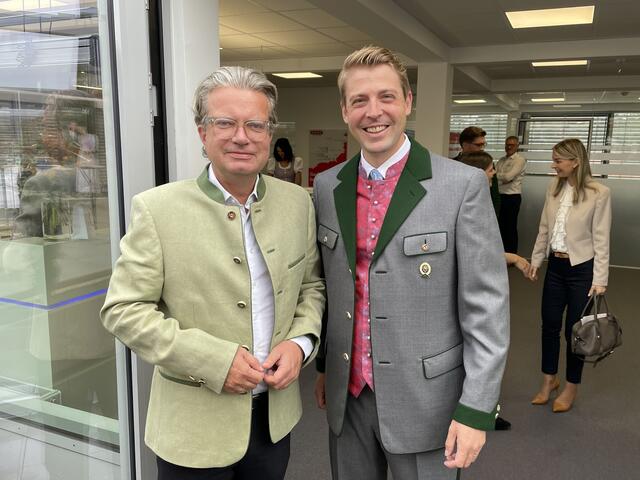 Landeshauptmann Christopher Drexler gratulierte Philipp Gady zum Innovationsgeist. | Foto: B. Gady