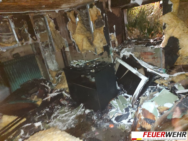 Da im Keller auch einige Möbel gelagert waren, konnte sich der Brand vom Entstehungszeitpunkt weg rasch ausbreiten. | Foto: Freiwillige Feuerwehr Kobersdorf