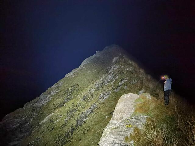 Nordwestseitig des "Achenkopf-Grates" fand ein Bergretter den vermissten Pinzgauer – für ihn kam jede Hilfe zu spät. | Foto: Bergrettung Fusch