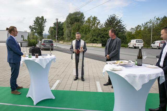 Pfarrer István Holló sprach die Segensworte. | Foto: Michael Baumann