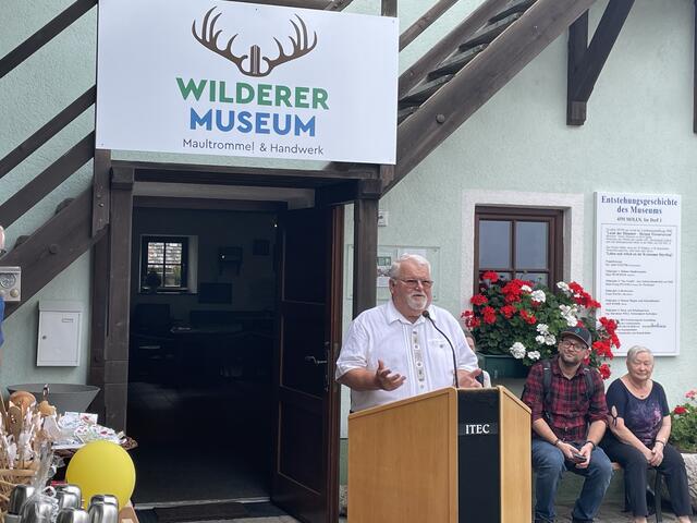 Moderator August Pfaffenhuemer führte durch das Programm. | Foto: Weymayer