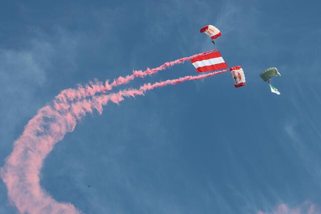 Unter der rot-weiß-roten Flagge wurde die Airpower 2022 eröffnet.
