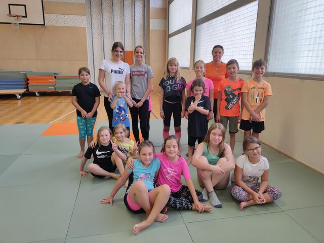 Beim Turnen konnten sich die Kinder und Jugendlichen richtig austoben. | Foto: KK