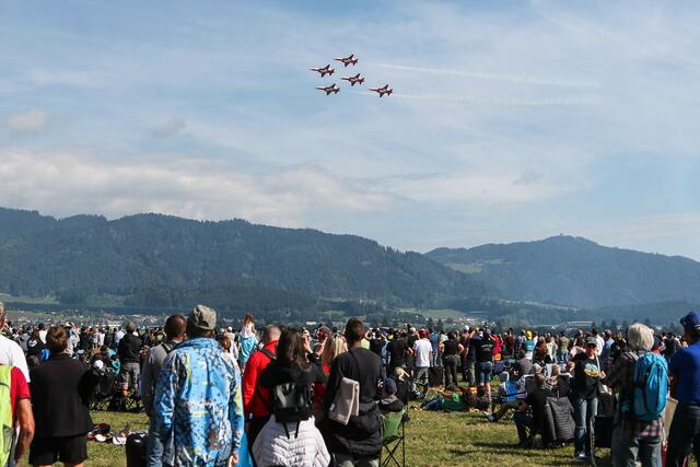 Die Patrouille Suisse hob bereits am Vormittag ab. | Foto: ripu