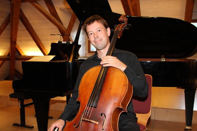 "In der Julnacht" von Brunetti interpretierte Sebestyén Ludmány.