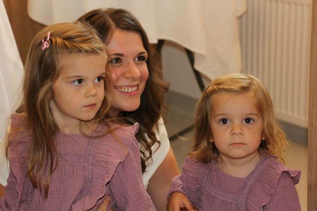 Danijela Maric mit zwei ihrer Kinder bei der Eröffnung | Foto: Wutte