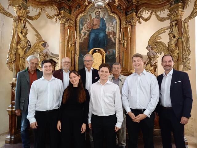 Freuten sich über viele Besucher bei den "Musikalischen Kostbarkeiten" in Neubruck: Initiator Herbert Schlöglhofer, Dominik Fischer, Berthold Panzenböck, Sophie Rothner, Fördervereinsobmann Johann Schragl, Daniel Fischer, Botschafter a.D. Walter Greinert, Felix Deinhofer und Vizebürgermeister Martin Luger | Foto: eisenstrasse.info