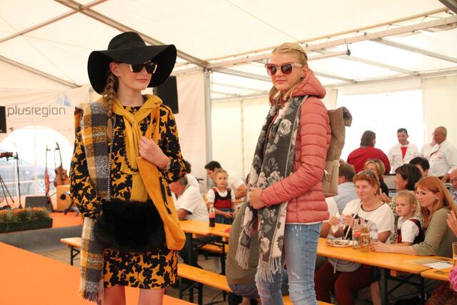 Modetrends wurden bei der Modenschau präsentiert.