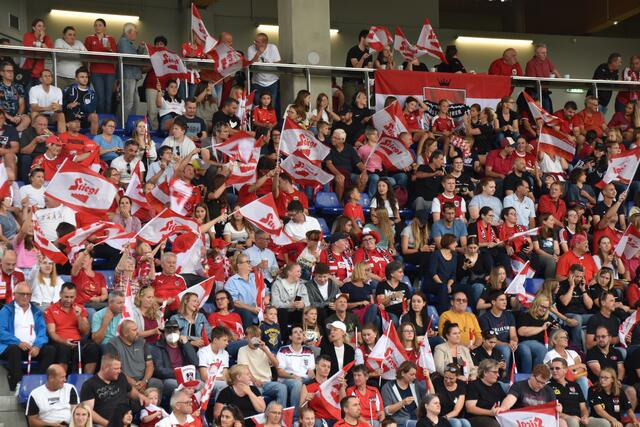 Tolle Zuschauerkulisse im neuen Heimstadion vom Frauen-Nationalteam. | Foto: Michael Strini