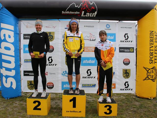 Die Siegerinnen Sarah Kistner (2),
Karin Freitag (1), Simone Raatz (3) | Foto: TVB Stubai
