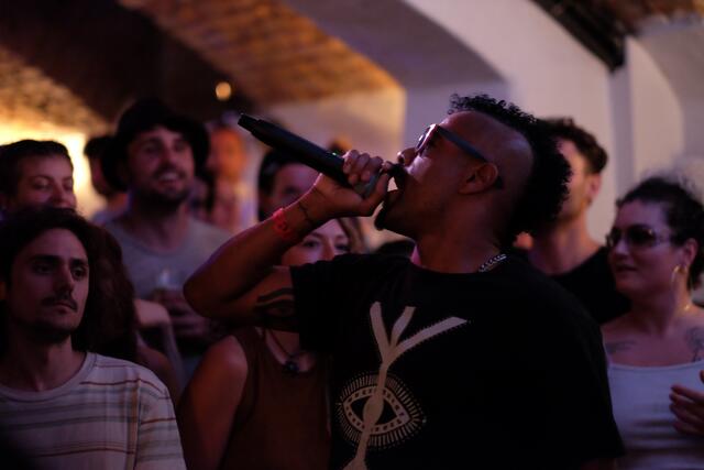 US-Raplegende Afu-Ra begeisterte das Publikum mit seinen Songs. | Foto: Kendlbacher