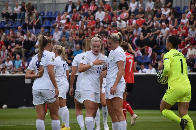 Alessia Russo gelang das frühe 0:1 für die Engländerinnen. | Foto: Michael Strini