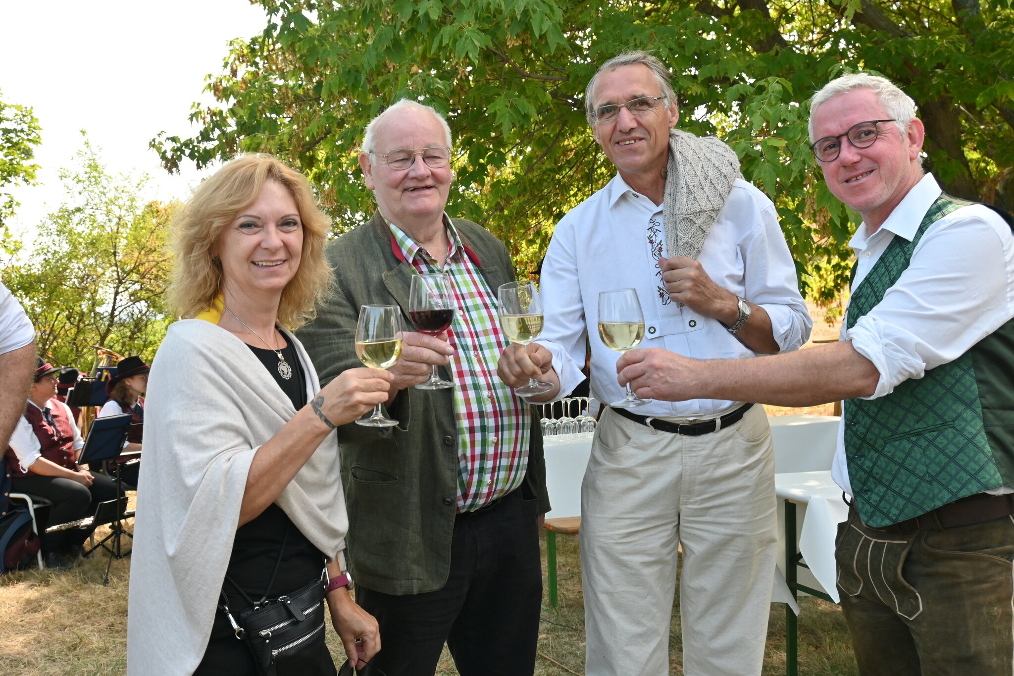 80 Winzer präsentieren sich bei Genussmeile Längste Schank der Welt Mödling