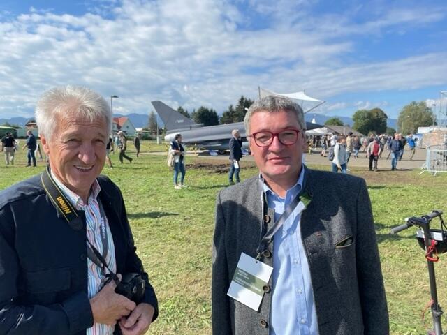 Brauereichef Josef Rieberer (rechts) versorgte die Airpower 2022 mit dem süffigen Murauer Bier. Damit verbunden war auch eine Erweiterung der wirtschaftlichen Wertschöpfungskette für die Region Murtal und Murau. | Foto: Pfister