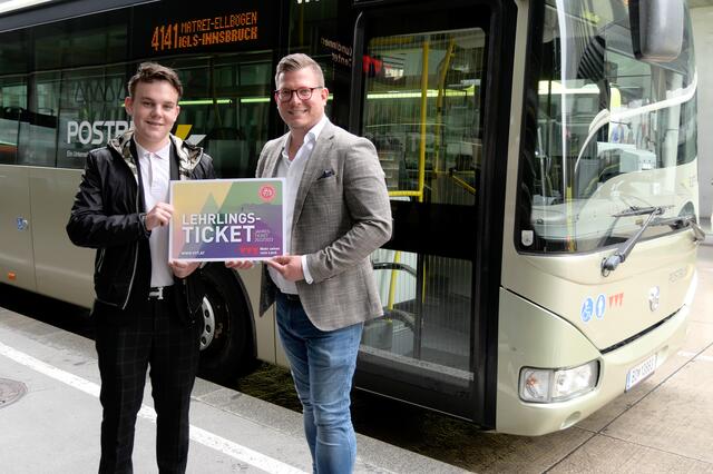 David Undeutsch, Lehrling bei Hasibeder Personalservice GmbH, nutzt ab sofort die Öffis kostenlos für den Weg von und zur Arbeit sowie in seiner Freizeit. | Foto: © FG gewerbliche Dienstleister